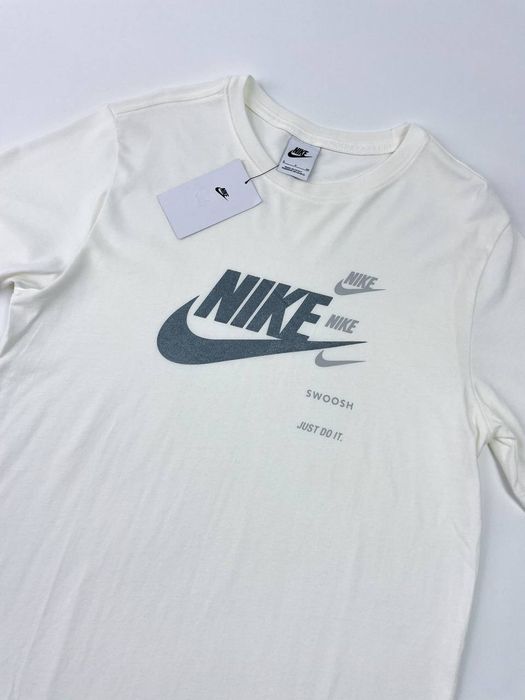 Оригінал! Футболка Nike Sportswear (біла) (S) Нова з бірками!