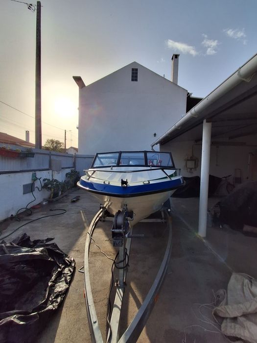 Barco com motor Honda