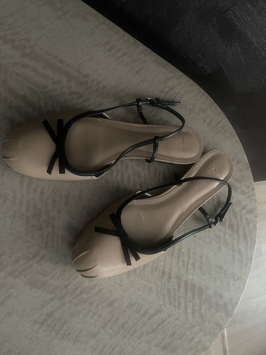 Босоніжки Mango.