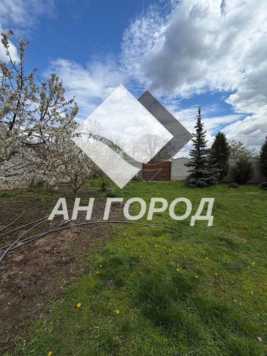 Дом с красивым участком центр Высокий