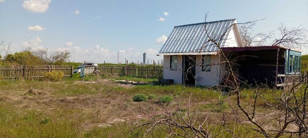Продам участок с летним домиком рядом с морем
