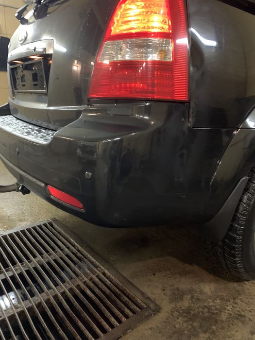 Бампер задній Kia Sorento 1 парктроніки кіа соренто фаркоп