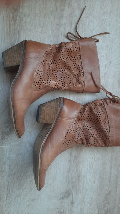 Botas, cor camel n. 38 pouco usadas