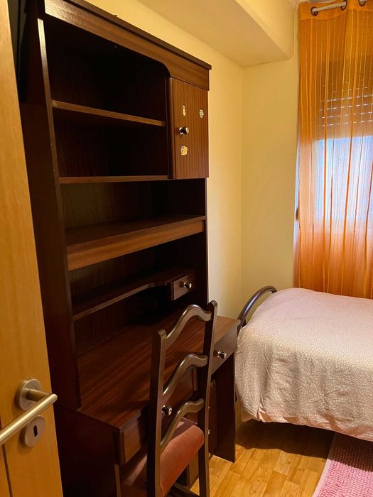 Alugo quarto a estudante