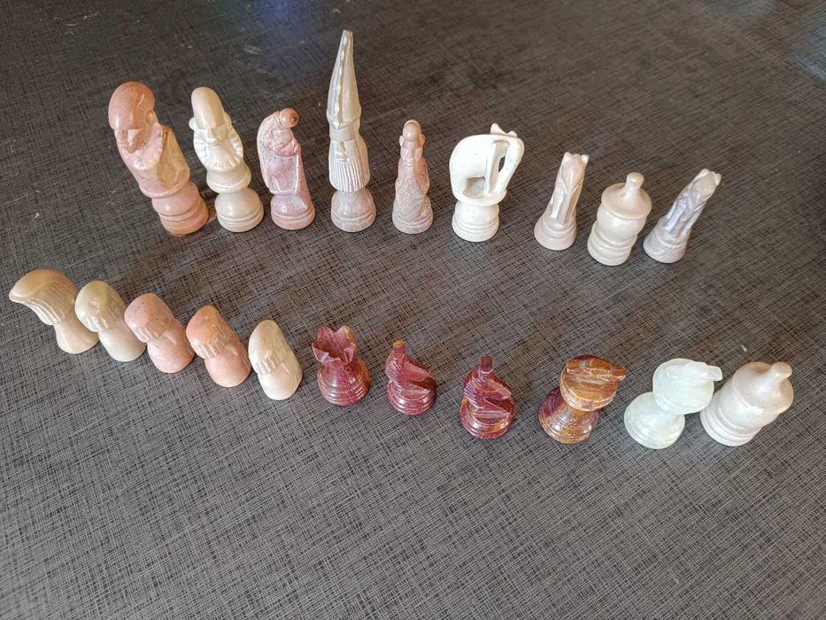 Peças de xadrez em pedra