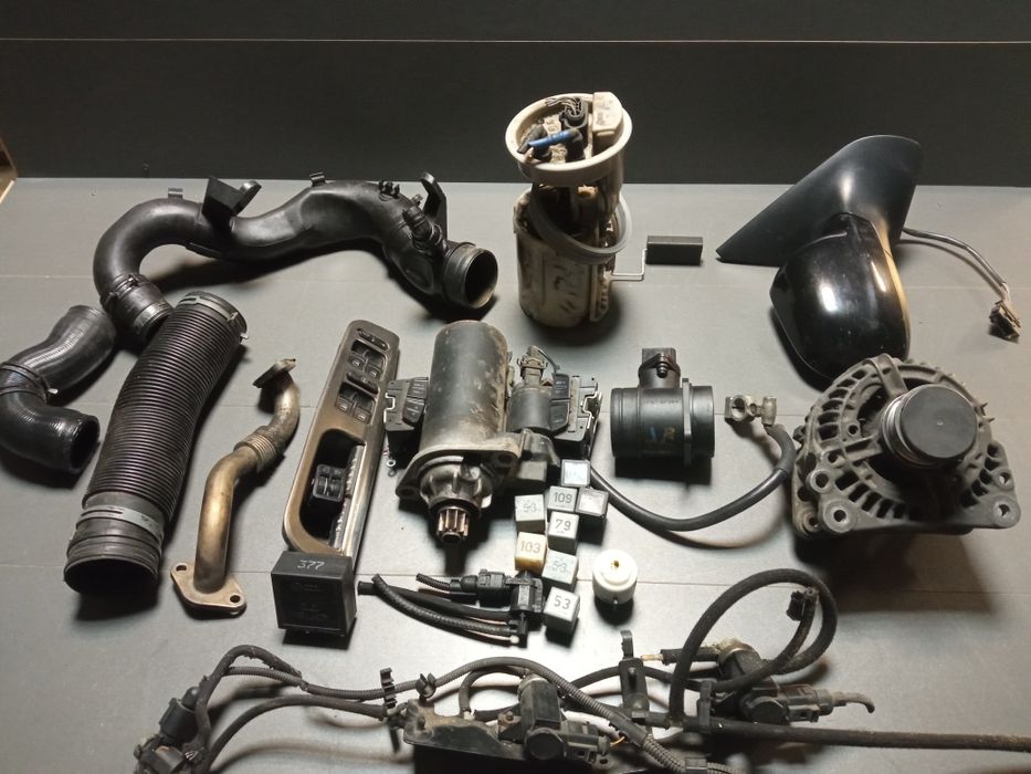 VW Bora Golf 4 1.9 TDI alternator rozrusznik lusterko pompka panel