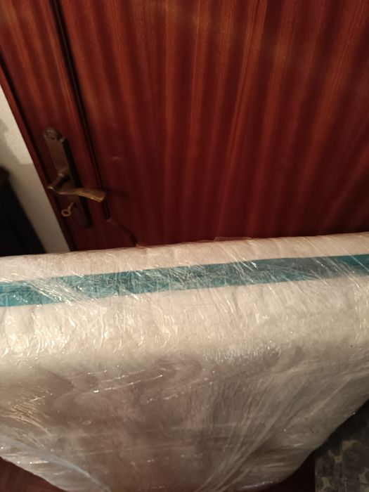 Colchão e cama de bebé