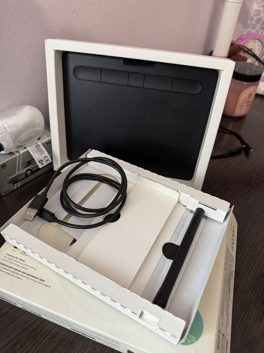 Графічний планшет Wacom Intuos S Bluetooth Black (CTL-4100WLK-N)
