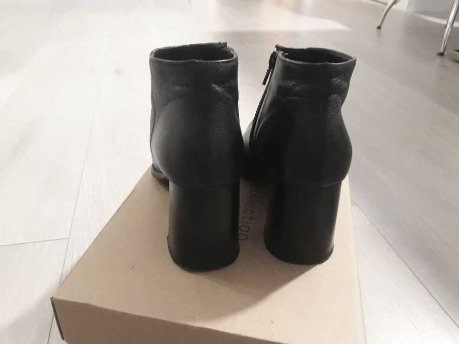 Skórzane nieocieplane botki marki Lasocki