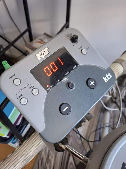 Bateria eletrónica KAT KT1 + Colunas Microtek + Banco (Pack completo de treino)