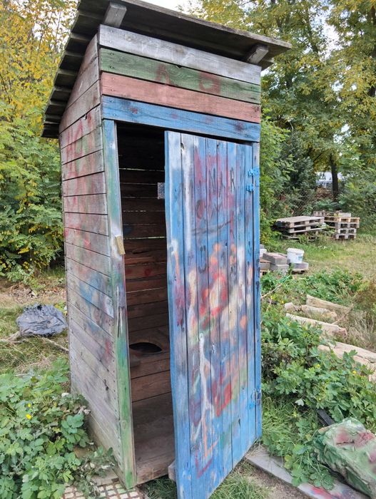 Wc drewniany na budowę  do obicia np.