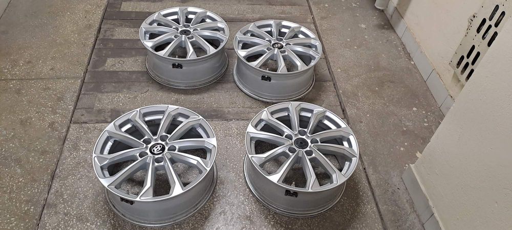 Sprzedam felgi aluminiowe Hyundai Tucson