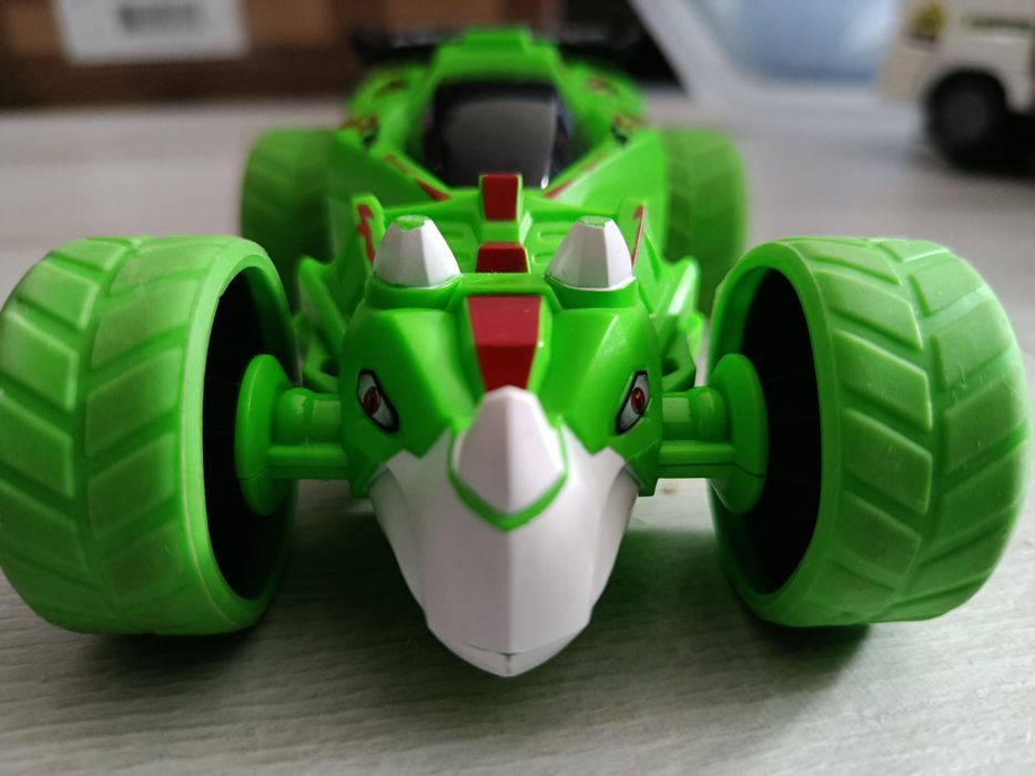 Zabawka Auto z obrotowym przodem maską