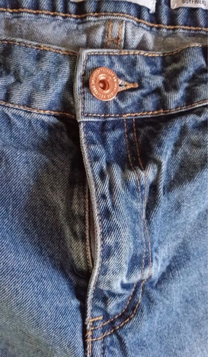 jeansy z dziurami