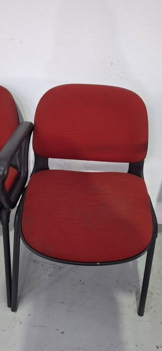 2 cadeiras vermelhas