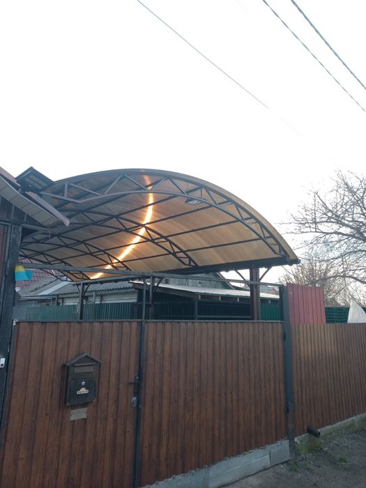 Навесы для авто,машины,автомобиля под ключ.Козырек над дверью.