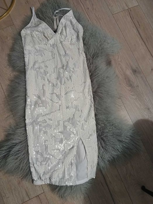 Elegancka, biała cekinowa sukienka z rozcięciem-wieczór panieński,ślub