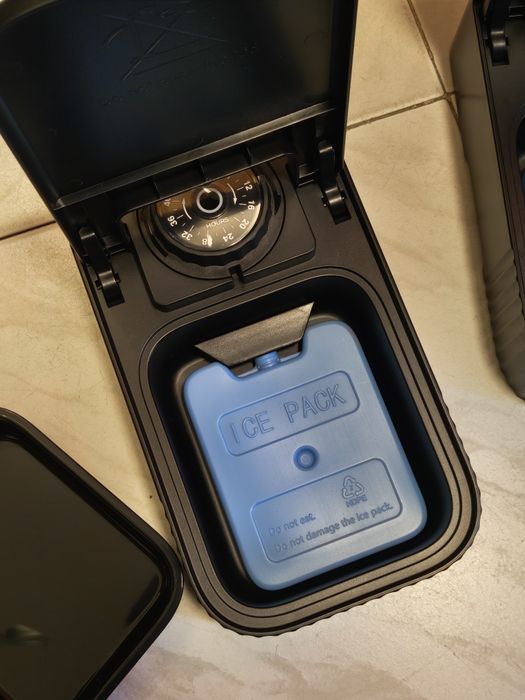 Comedouro para comidas húmidas com temporizador