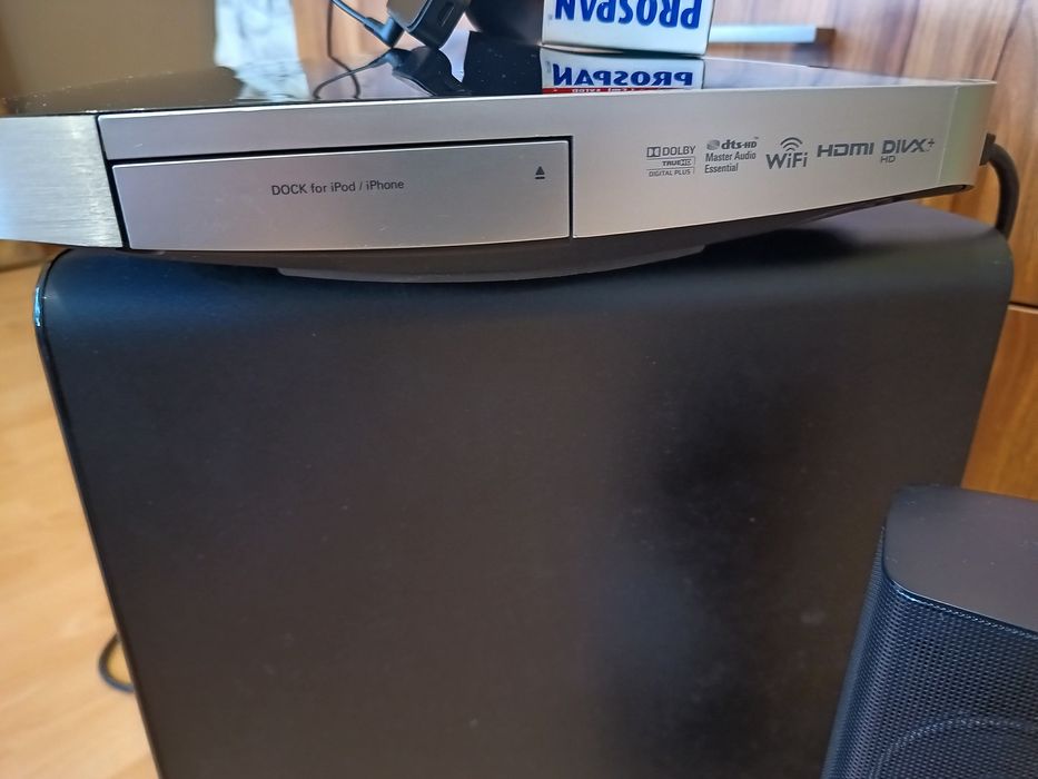 Zestaw kina domowego Philips model HTS9221/12 z odtwarzaczem blu-ray.