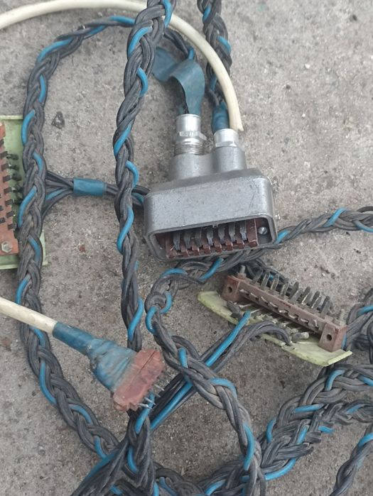 Продам разъем с проводом.