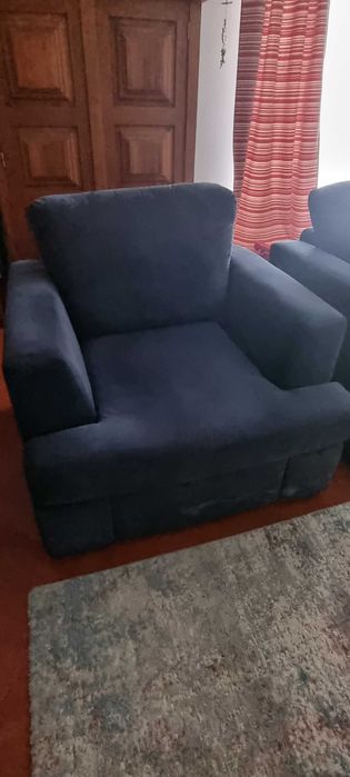 Conjunto de sofá 4 lugares com chaise-longue e cadeirão, em veludo azul
