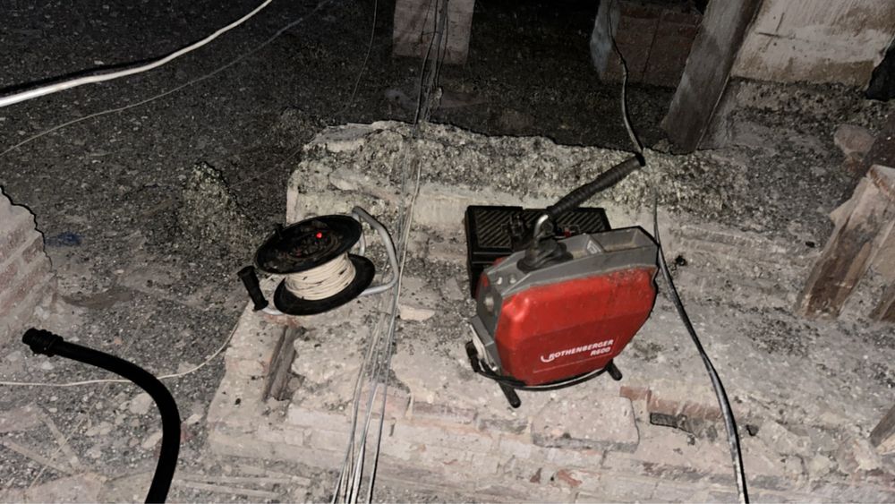 Чистка труб каналізаці обладнанням.Дім, квартира, бізнес.Сантехпослуги