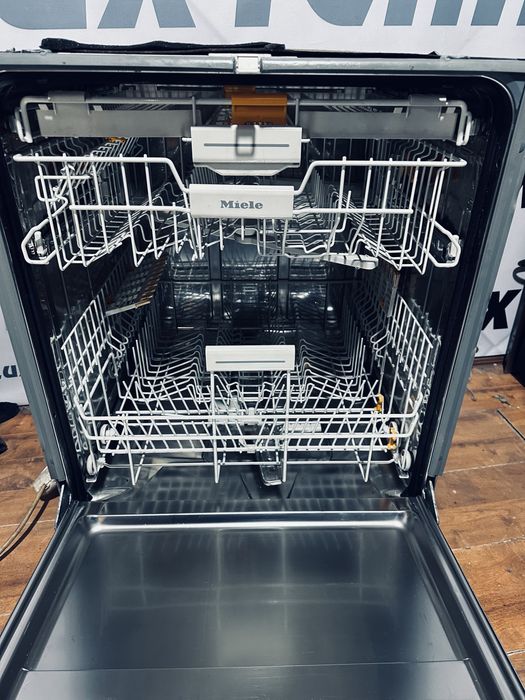 Посудомийна машина Miele ,( під забудову )
