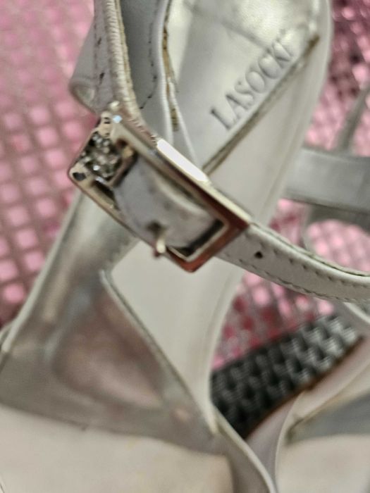 Śliczne sandałki Lasocki rozm 40