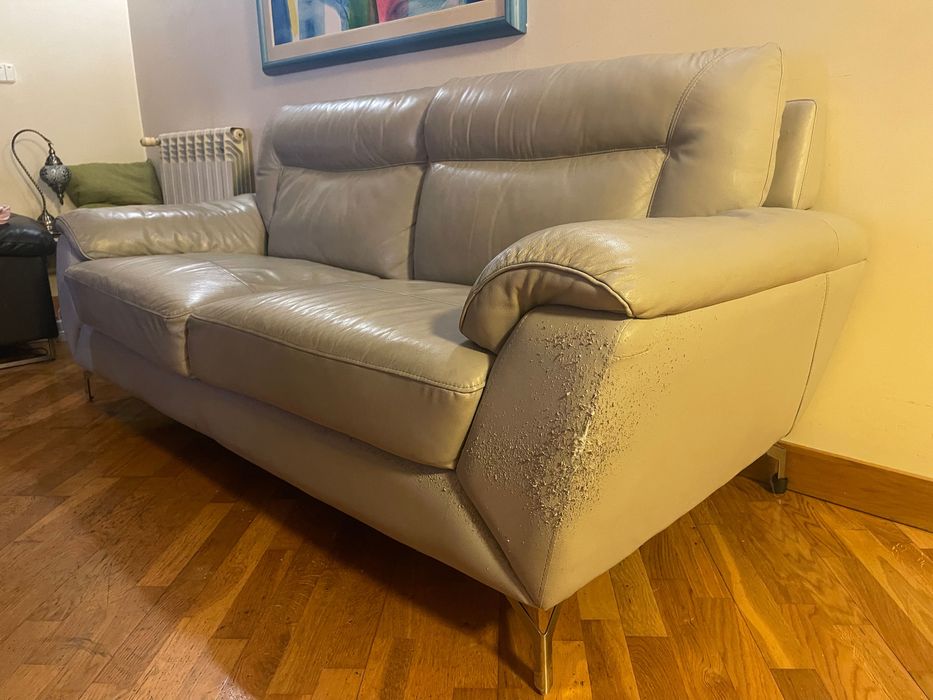 Sofá couro cinzento