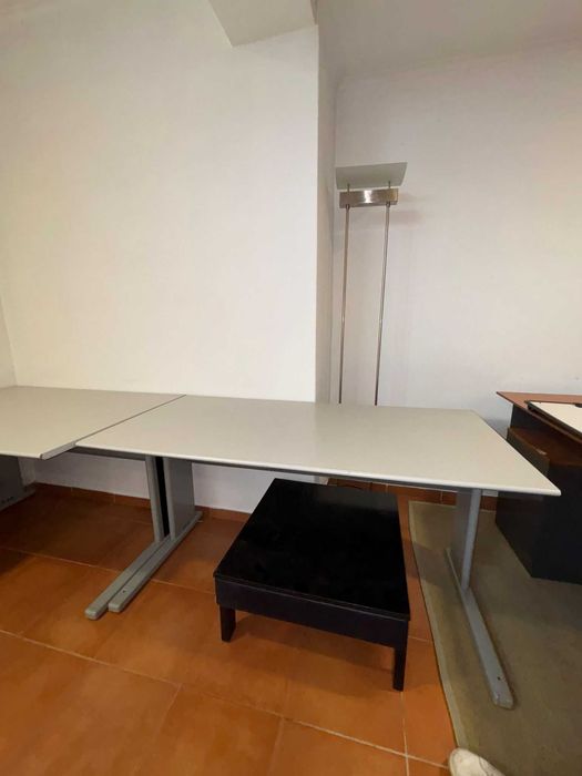 Lote de 2 Mesa de Escritório Moderna com Estrutura Metálica