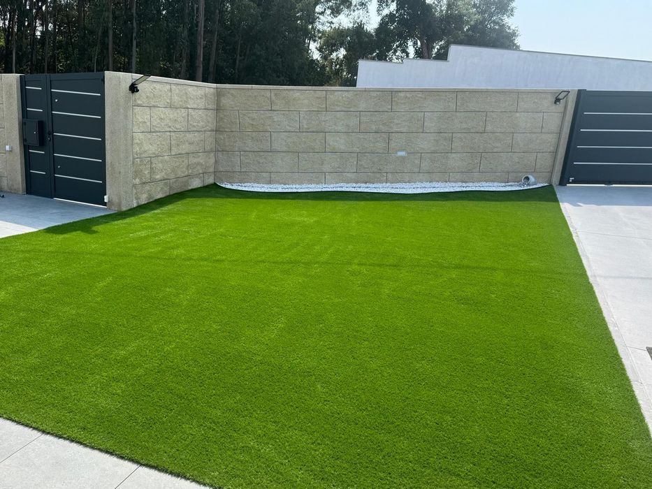 Relva sintética artificial e natural