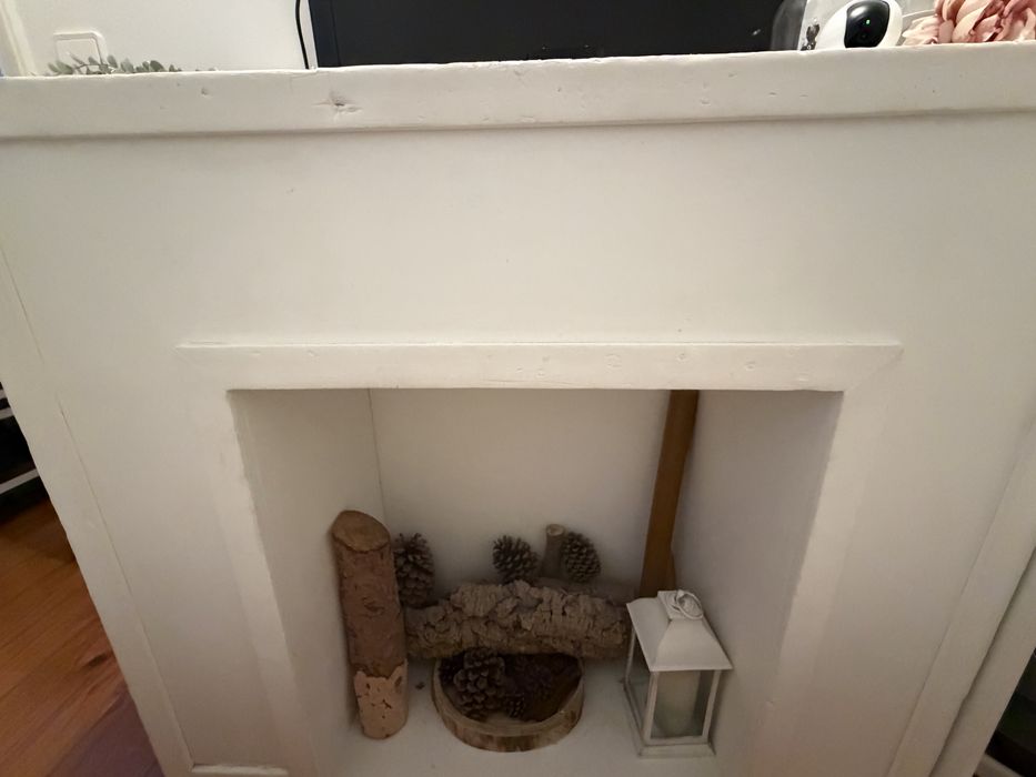 Lareira decorativa branca