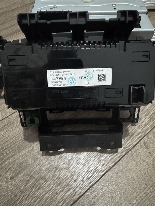 Оригінальна магнітола на Opel Astra J 2012