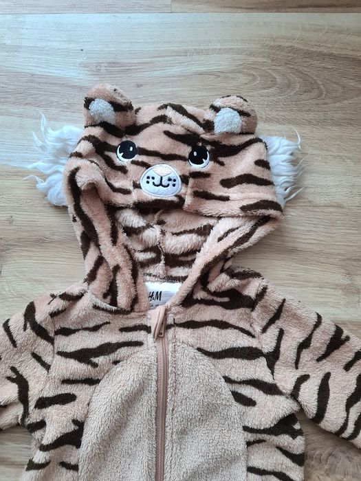 Zapinany pajacyk polarowy H&M tygrysek z ogonem rozm 68 cm