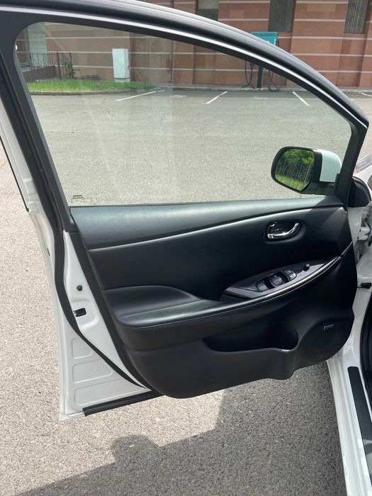 Nissan Leaf SL 2017 г.