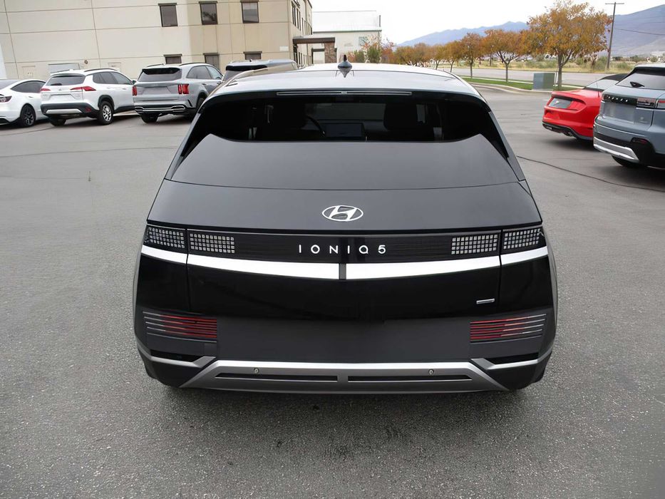 Hyundai Ioniq 5      2023