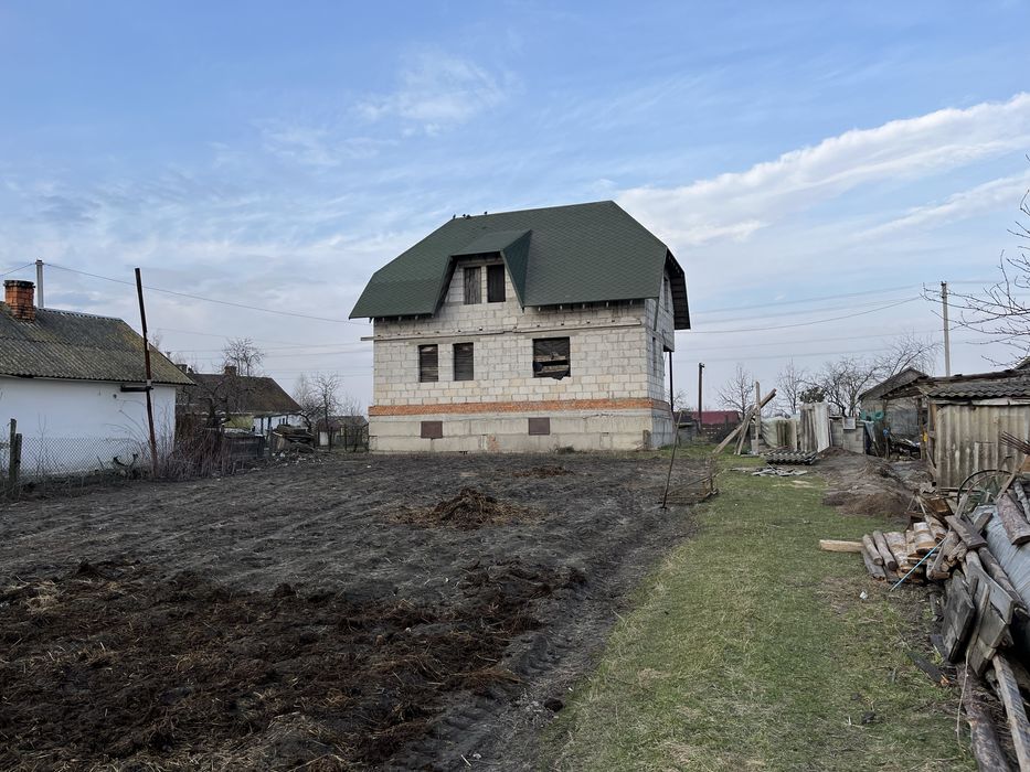 Недобудова  продається , можливе закінченя будинку.
