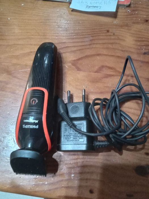 Máquina para aparar e barbear Philips