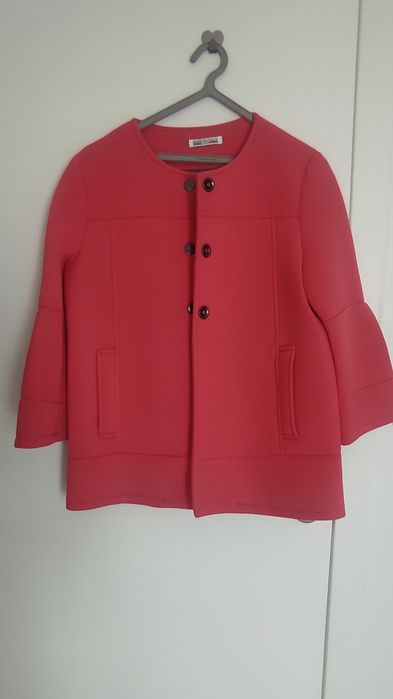 Blazer Rosa praticamente novo, usado 5 vezes no máximo. 
Mangas em bal