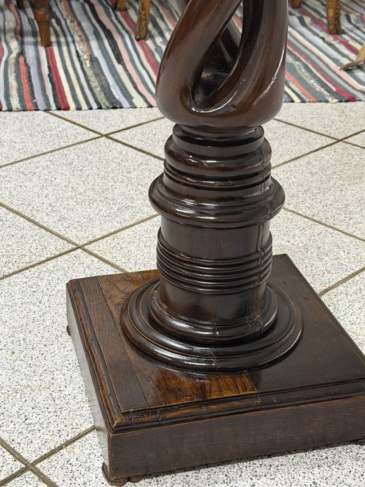 Coluna decorativa alta em madeira maciça – pedestal clássico