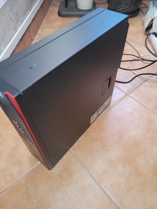 Desktop Fujitsu Esprimo D556 i3 de 6th gen,