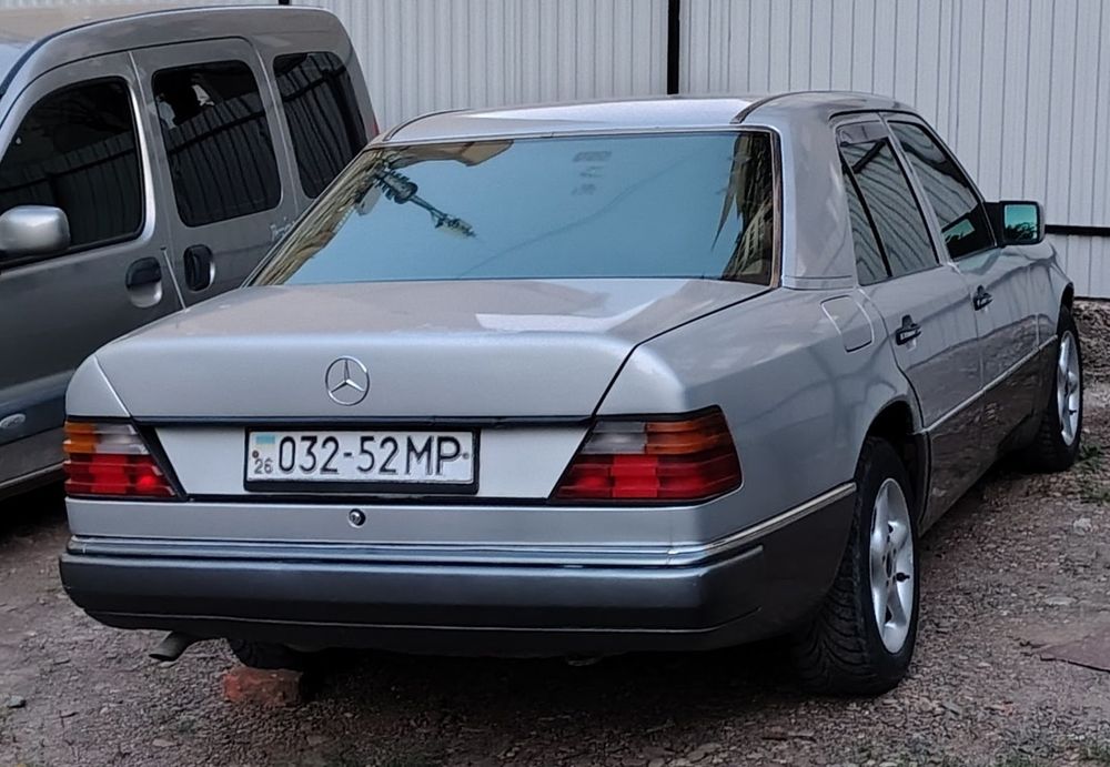 Mercedes-Benz E-Class 1992 VIN WDB1241251B700355 фото оголошення 3 з 24