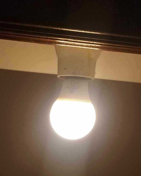 Lâmpadas de led E27 7W branco quente 560 lumens