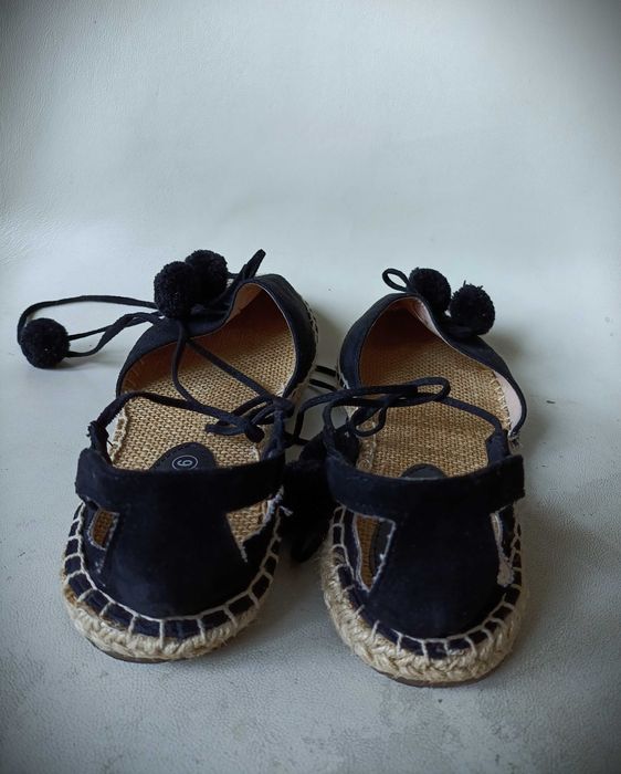 Kelsi - wiązane espadryle boho pompony - 6/40/25 cm