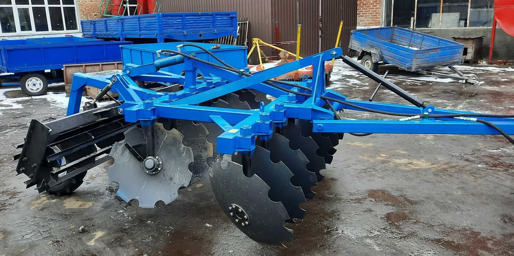 Культиватор причіпний КПГ-2,5 є навісний варіант. Борона дискова.