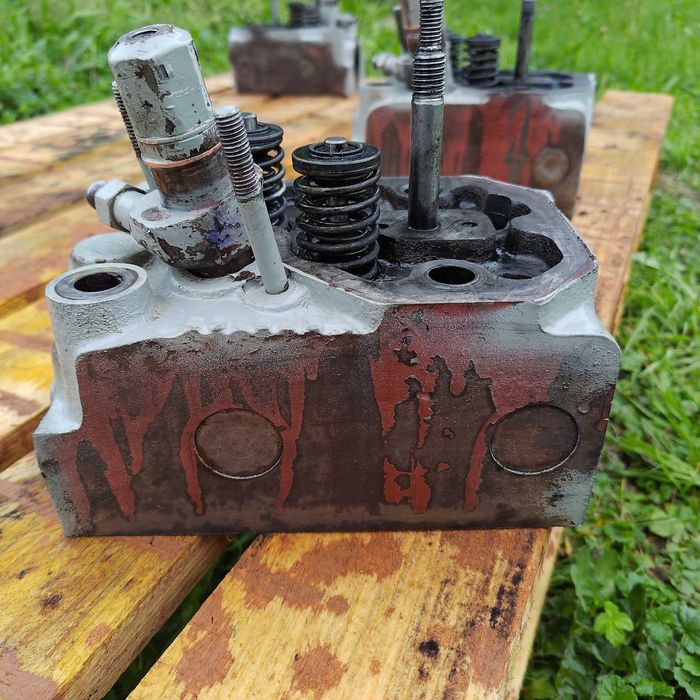 Głowica głowice silnika C360 z wtryskami kpl 4 sztuki