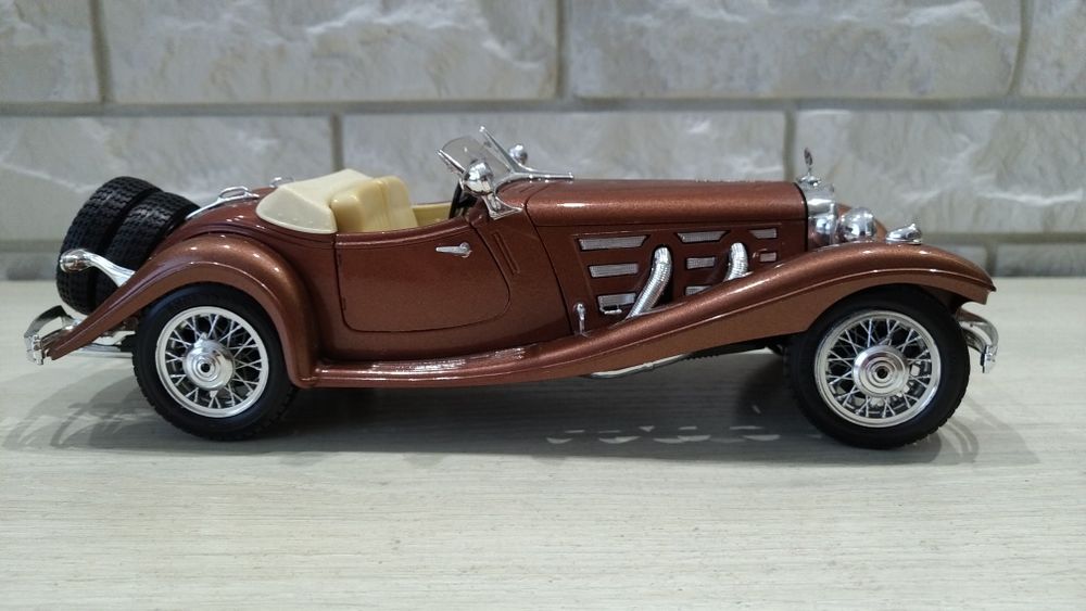 Колекційна модель Mercedes Benz в масштабі 1/20
