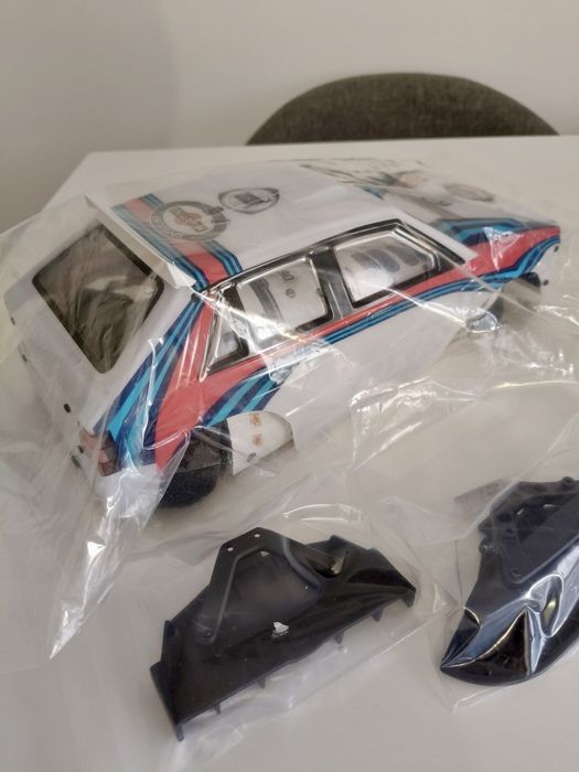 Carroçaria Lancia Delta 1:14 com luz