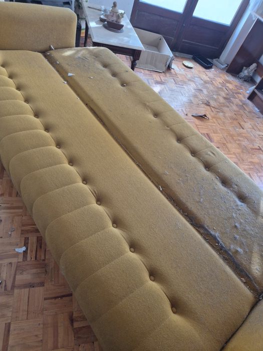 Sofa cama bege antigo