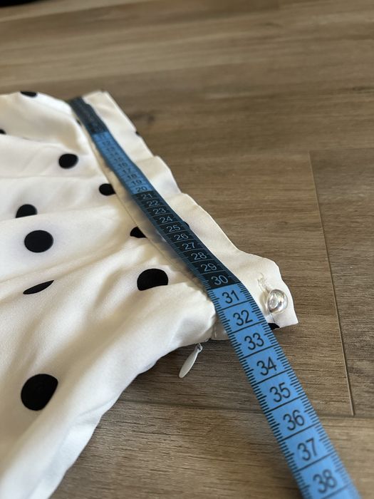 Атласна спідниця